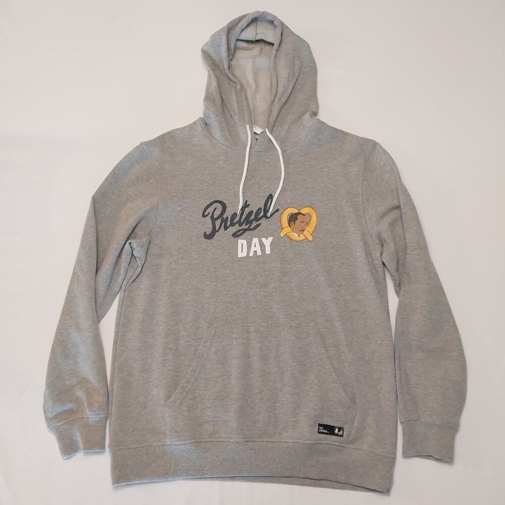 The Office Pretzel Day‎ hoodie M Stanley Hudson gray Culturefly pullover